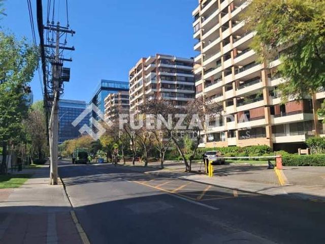 OFICINA Sector Parque Arauco, Comuna Vitacura, Región Metropolitana