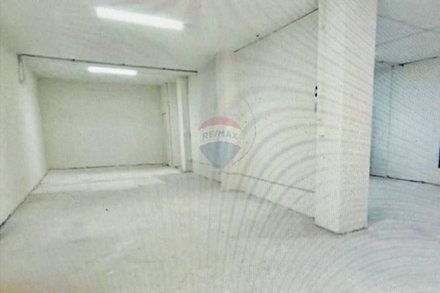 Inversionistas local comercial negocio box