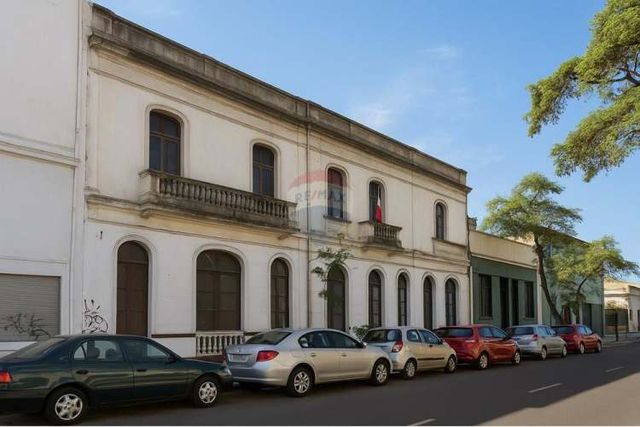 "santiago house 8d4b  prime location"