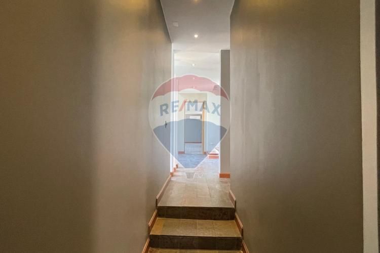 Casa perfecta en piedra roja, colina