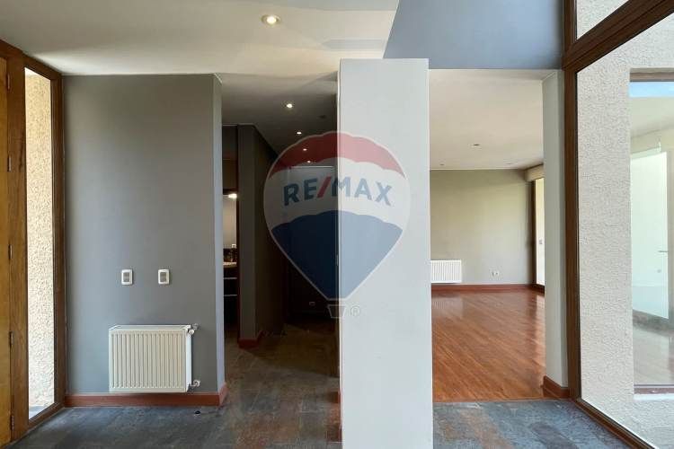 Casa perfecta en piedra roja, colina