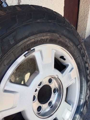 Llantas más neumáticos