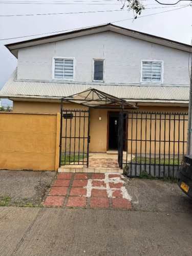 Se vende casa dos pisos villa Galilea d