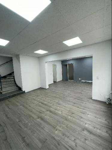 Gran propiedad comercial de 3 pisos