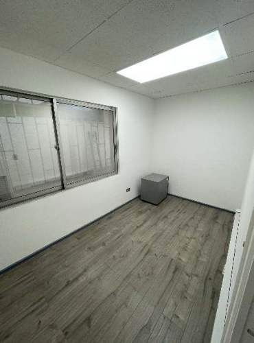 Gran propiedad comercial de 3 pisos