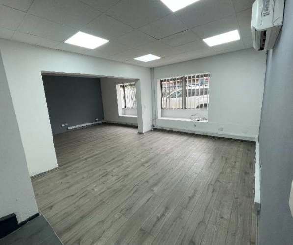 Gran propiedad comercial de 3 pisos