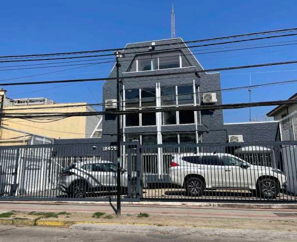 Gran propiedad comercial de 3 pisos