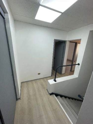 Gran propiedad comercial de 3 pisos