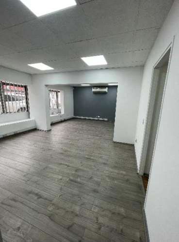 Gran propiedad comercial de 3 pisos