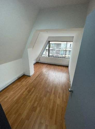 Gran propiedad comercial de 3 pisos