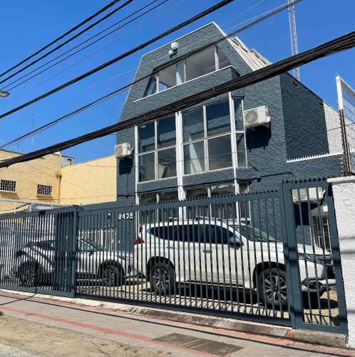 Gran propiedad comercial de 3 pisos