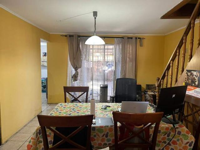 Hermosa casa a pasos de Metro Vicente Valdes y Santa Julia