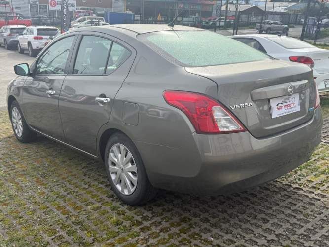 Nissan Versa sence 2015 automático
