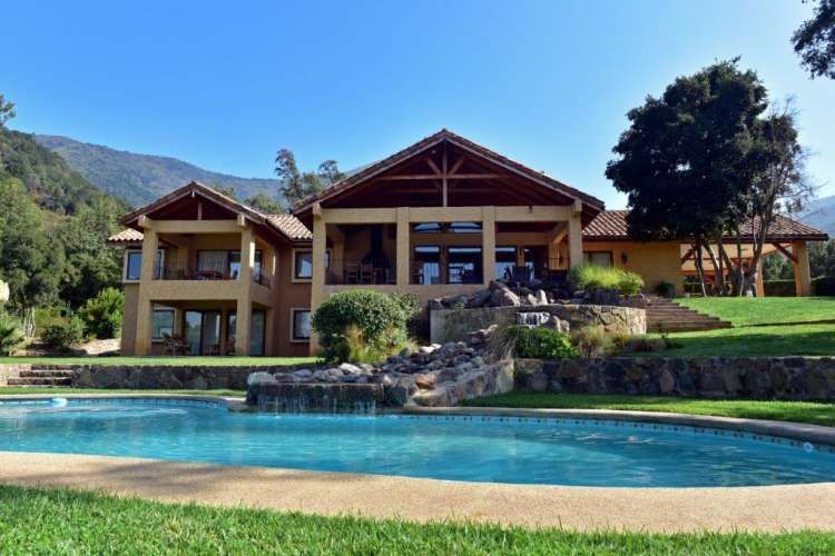 A SOLO 1 HORA DE SANTIAGO ESPECTACULAR CASA CAMPO