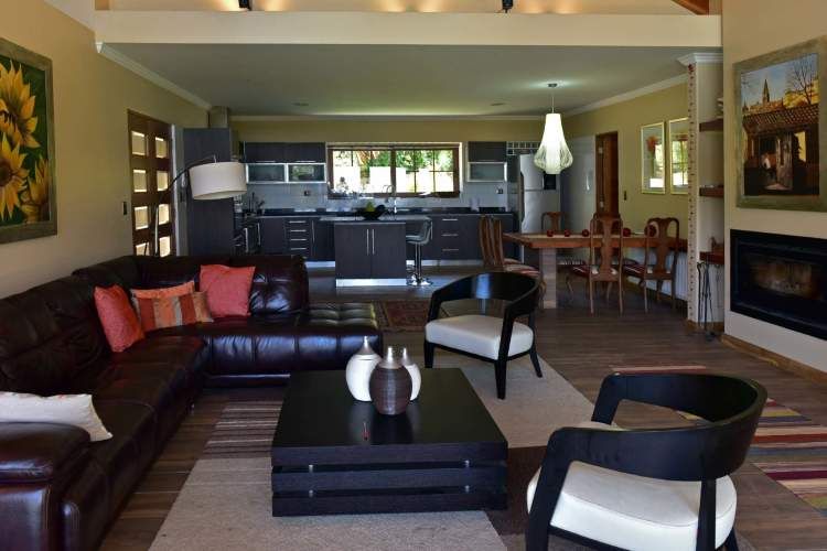 A SOLO 1 HORA DE SANTIAGO ESPECTACULAR CASA CAMPO