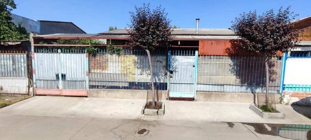 CASA AMPLIA Y LUMINOSA EN EL BOSQUE, EXCELENTE UBICACIÓN