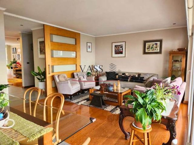 VASS vende casa de 5D 4B, 3 pisos en Bosques de Montemar. Concón