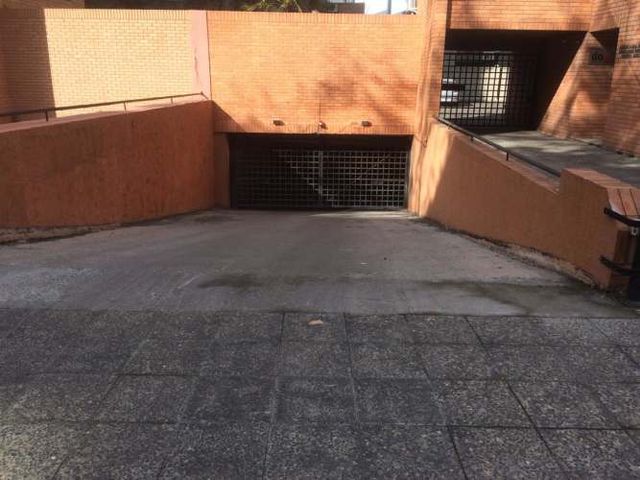 Estacionamiento Sector Metro Tobalaba