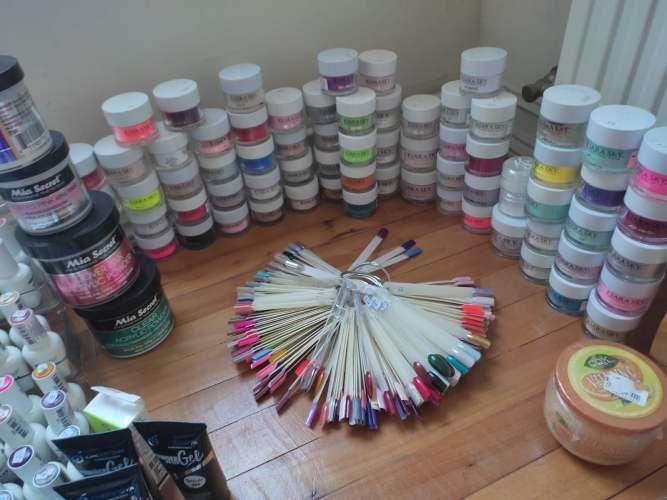 VENDO KIT COMPLETO DE MANICURE PROFESIONAL PRECIO CONVERSABLE