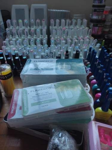 VENDO KIT COMPLETO DE MANICURE PROFESIONAL PRECIO CONVERSABLE