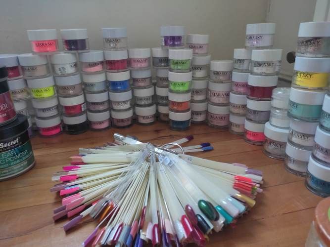 VENDO KIT COMPLETO DE MANICURE PROFESIONAL PRECIO CONVERSABLE