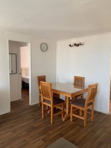 Dpto. amoblado sector Sur Barrio Universitario 3D, 1B, Estac., Bod, GC incl.