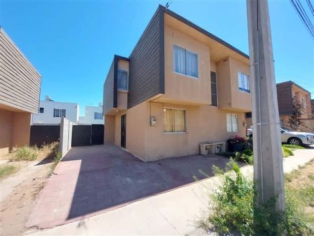 CASA Casa al interior de condominio con amplio patio en La Florida, La Serena.