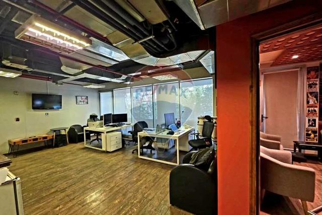 Exclusiva oficina con terraza