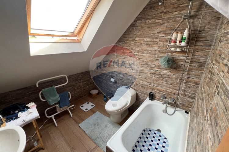 Casa de 2 pisos, 112m2, 5d/2b