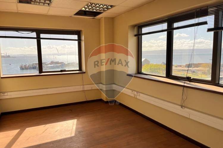 Oficina en venta edificio don cristóbal talcahuano