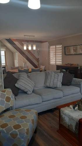 Dos Pisos/Ampia/Barrio Residencial