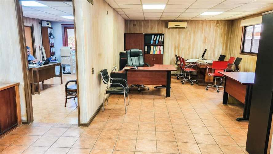 Oficina De 770/1710 M2 En Arriendo En Macul