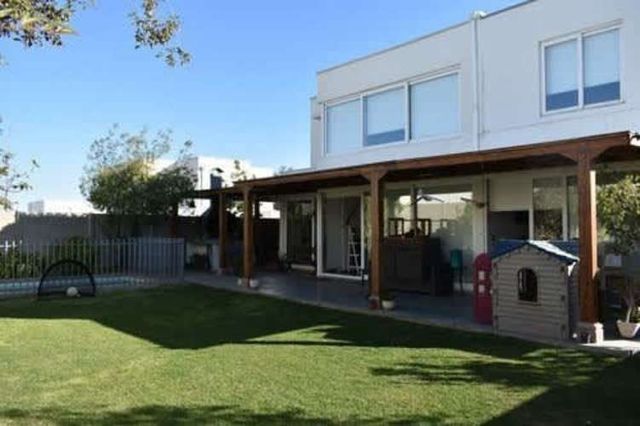 Casa En Arriendo De 6 Dorm. En Lo Barnechea