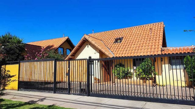 Venta Casa El Hualle Con Rojas Magallanes 4d3b 4estac