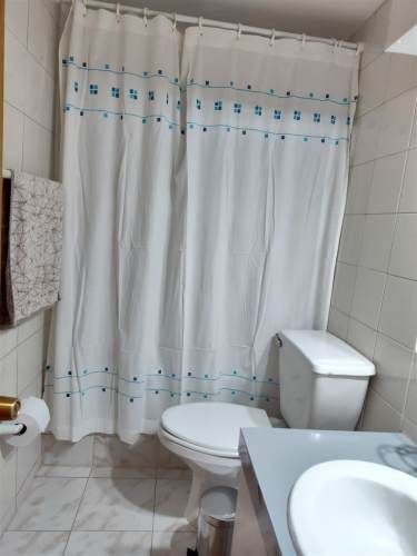 Amplia Casa De Dos Pisos En Arriendo De 5 Dorm. En Concón