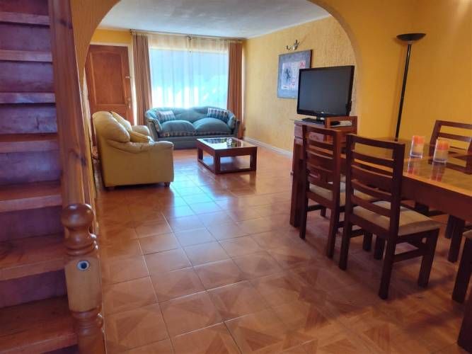 Amplia Casa De Dos Pisos En Arriendo De 5 Dorm. En Concón