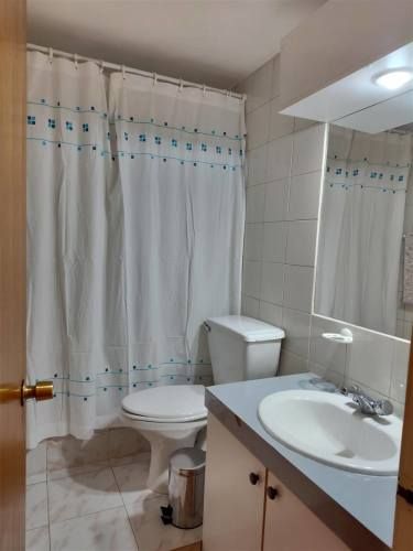 Amplia Casa De Dos Pisos En Arriendo De 5 Dorm. En Concón