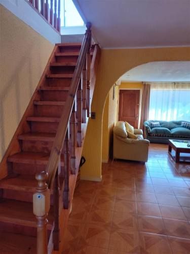 Amplia Casa De Dos Pisos En Arriendo De 5 Dorm. En Concón