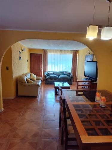 Amplia Casa De Dos Pisos En Arriendo De 5 Dorm. En Concón