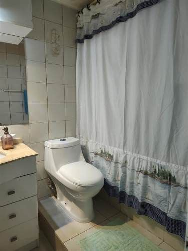 Amplia Casa De Dos Pisos En Arriendo De 5 Dorm. En Concón