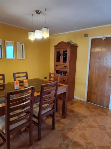 Amplia Casa De Dos Pisos En Arriendo De 5 Dorm. En Concón