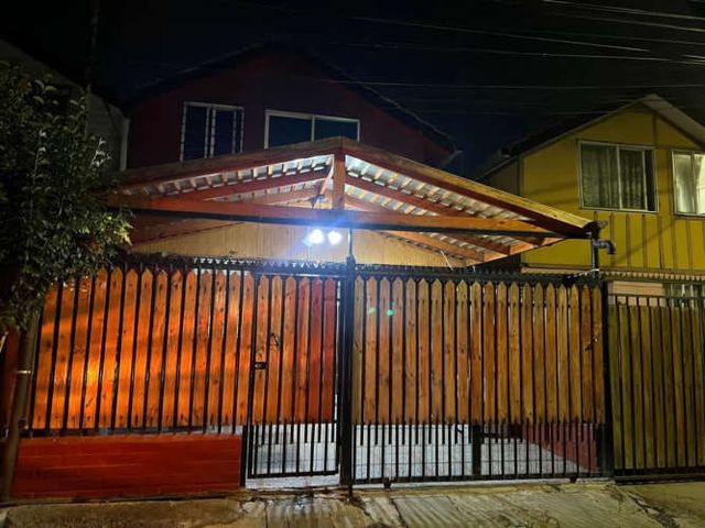 Casa En Venta De 3 Dorm. En Maipú