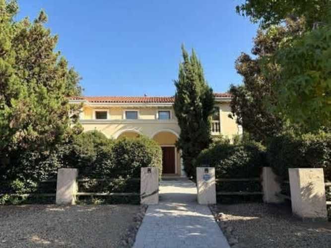 Casa En Venta De 5 Dorm. En Colina