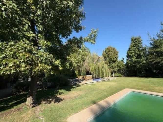 Casa En Venta De 5 Dorm. En Colina