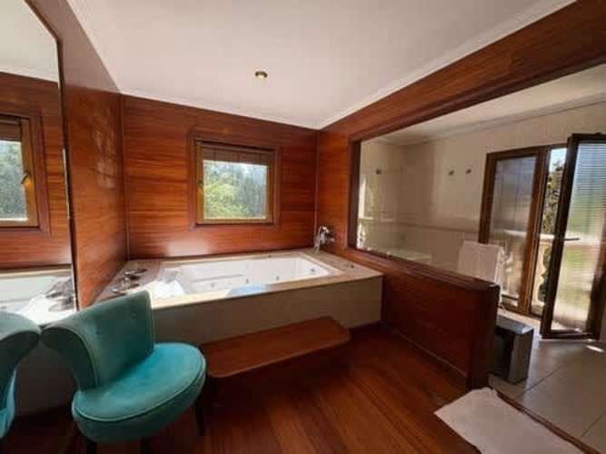 Casa En Venta De 5 Dorm. En Colina