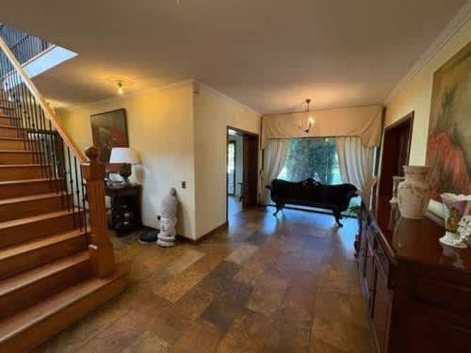 Casa En Venta De 5 Dorm. En Colina