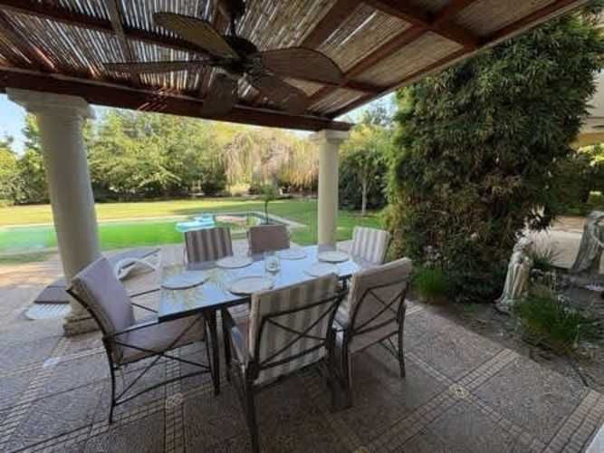 Casa En Venta De 5 Dorm. En Colina