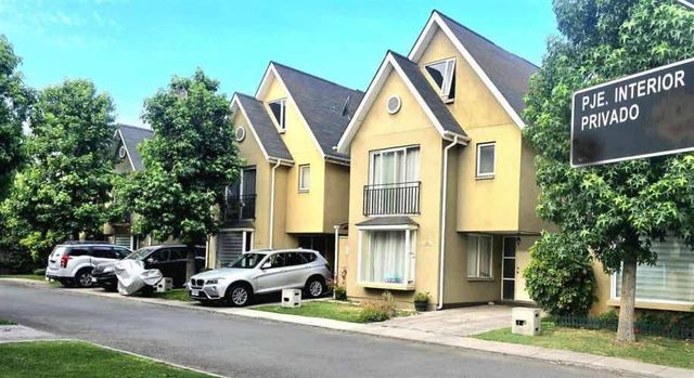 Rebajada! Oportunidad Casa De 3 Pisos En Condominio Interior