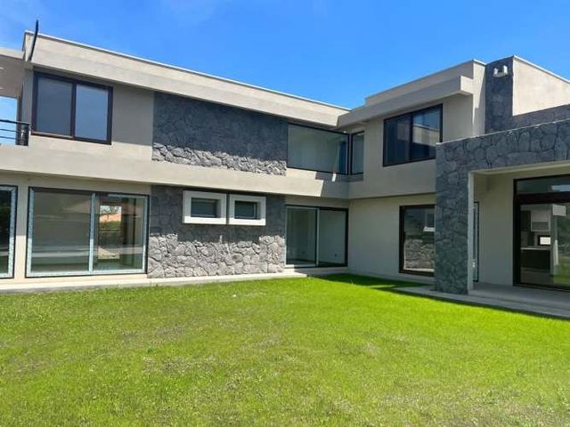 Casa En Venta De 5 Dor.5 Ba.450 Mts Los Lirios En Requínoa