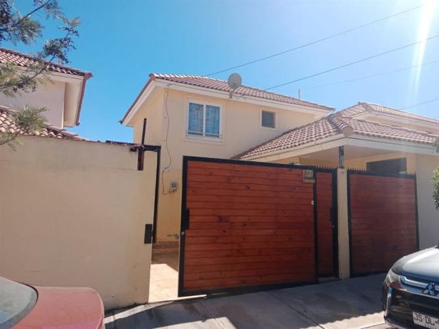 Casa En Venta De 4 Dorm. En Copiapó